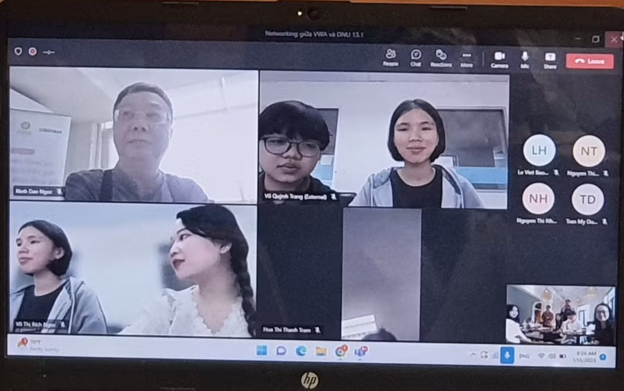 Buổi kết nối giữa nhóm sinh viên của Học viện Phụ nữ Việt Nam và ĐH Đà Nẵng được thực hiện theo hình thức trực tuyến (sáng 13/1). Buổi kết nối giữa nhóm sinh viên của Học viện Phụ nữ Việt Nam và ĐH Đà Nẵng được thực hiện theo hình thức trực tuyến (sáng 13/1).