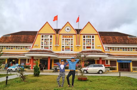Gioi tre thich thu voi kieu tao dang chup anh co 1-0-2 cua cap doi - Anh 3