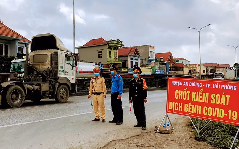 Chốt kiểm soát dịch bệnh Covid-19 tại huyện An Dương, TP Hải Phòng. Ảnh: CTTTPHP