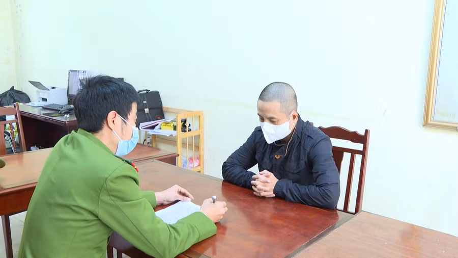 Lê Tuấn Phong làm việc tại cơ quan điều tra.