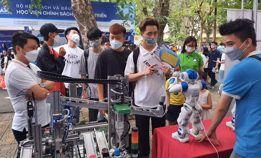 Robot cũng "nhập cuộc".