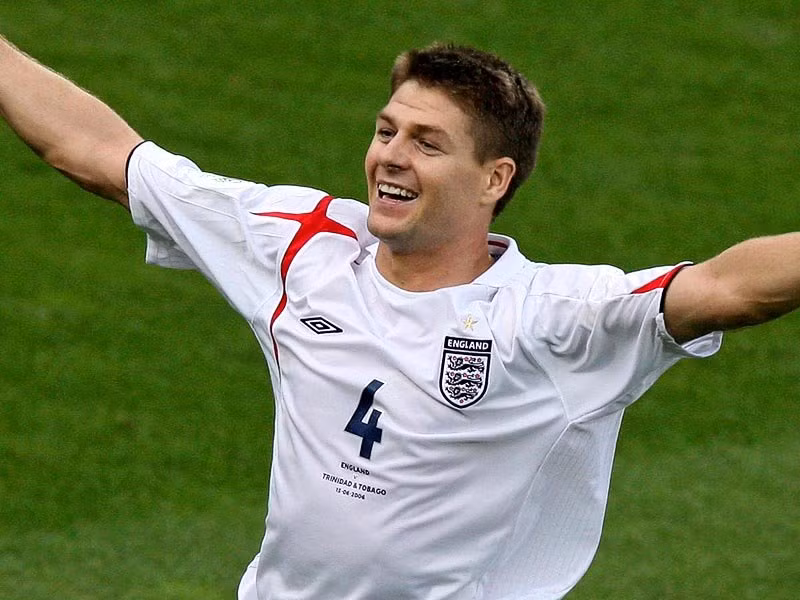 Steven Gerrard làm đội trưởng Tam Sư