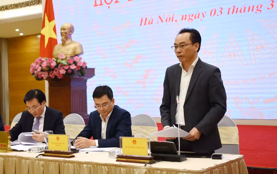 Thứ trưởng Hoàng Minh Sơn trả lời báo chí tại buổi họp báo Chính phủ thường kỳ tháng 2/2023. Thứ trưởng Hoàng Minh Sơn trả lời báo chí tại buổi họp báo Chính phủ thường kỳ tháng 2/2023.