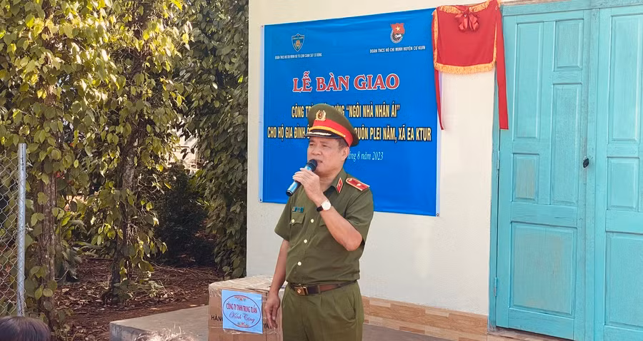 Thiếu tướng Lê Văn Hà - Phó Tư lệnh CSCĐ phát biểu tại buổi lễ (ảnh: Thành Tâm).