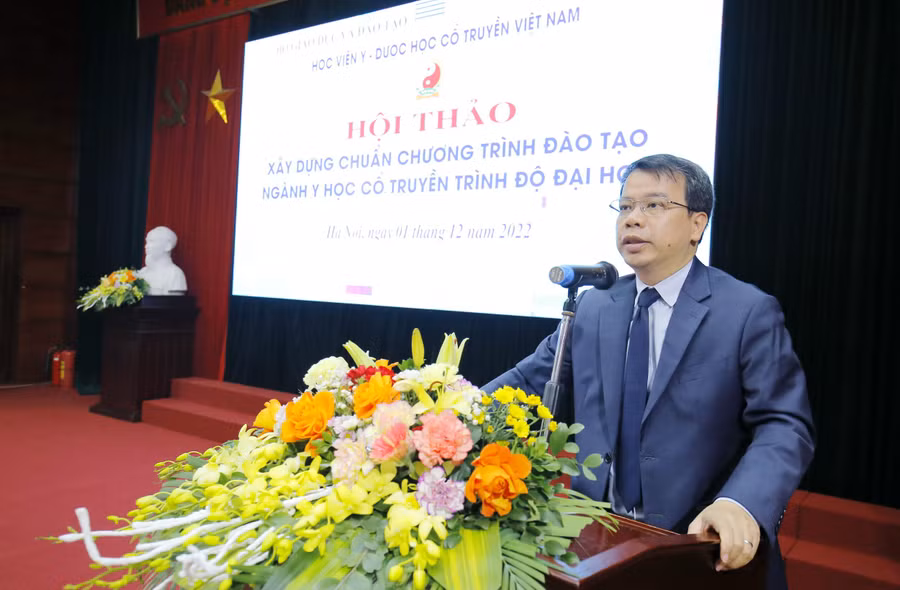 PGS.TS.Nguyễn Quốc Huy - Giám đốc Học viện Y - Dược học Việt Nam trao đổi tại hội thảo. PGS.TS.Nguyễn Quốc Huy - Giám đốc Học viện Y - Dược học Việt Nam trao đổi tại hội thảo.