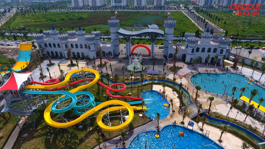 Công viên nước Thanh Hà với tổ hợp nhiều khu vui chơi.