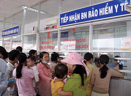Hà Nội khắc phục việc cấp trùng thẻ bảo hiểm y tế