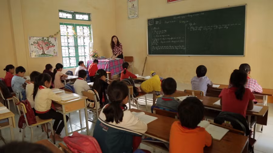 Cô giáo Đinh Lệ Chung trở lại với công việc thiêng liêng của mình.