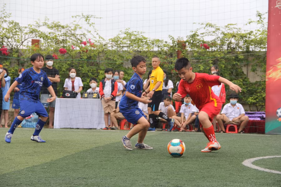 Giải đấu có sự tham dự của 15 đội bóng thuộc các khối lớp 2,3,4,5 .
