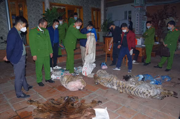 Cơ quan chức năng thu giữ nhiều tang vật của vụ án. Ảnh: Danh Trọng.