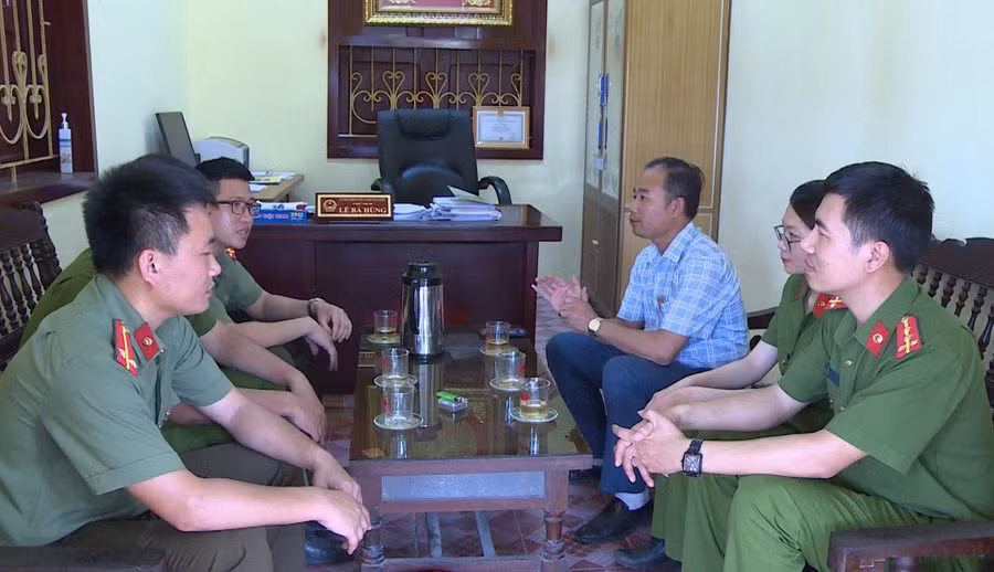 Lực lượng Công an tỉnh Thanh Hóa phối hợp với chính quyền cơ sở kiểm tra, rà soát người lao động sang nước ngoài trái pháp luật. Ảnh: Công an Thanh Hóa.