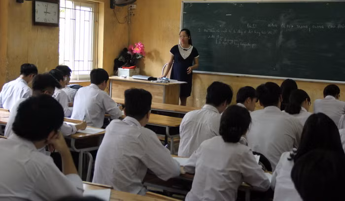 Mặc dù gặp nhiều khó khăn về cơ sở vật chất, nhưng Trường THPT Trương Định vẫn luôn khắc phục khó khăn để hoàn thành tôt việc dạy - học. Đặc biệt là chuẩn bị cho Kỳ thi THPT quốc gia sắp tới