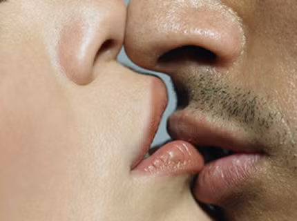 Vô vàn tác dụng bất ngờ từ nụ hôn