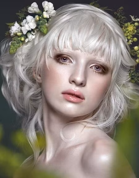 Cô bé bạch tạng nước Nga sở hữu gương mặt hoàn hảo, hút hồn.