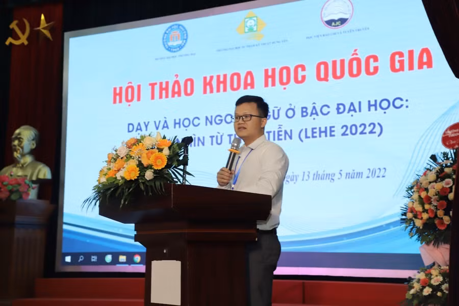 PGS.TS Chu Văn Tuấn, Phó Hiệu trưởng trường Đại học Sư phạm Kỹ thuật Hưng Yên phát biểu tại hội thảo.