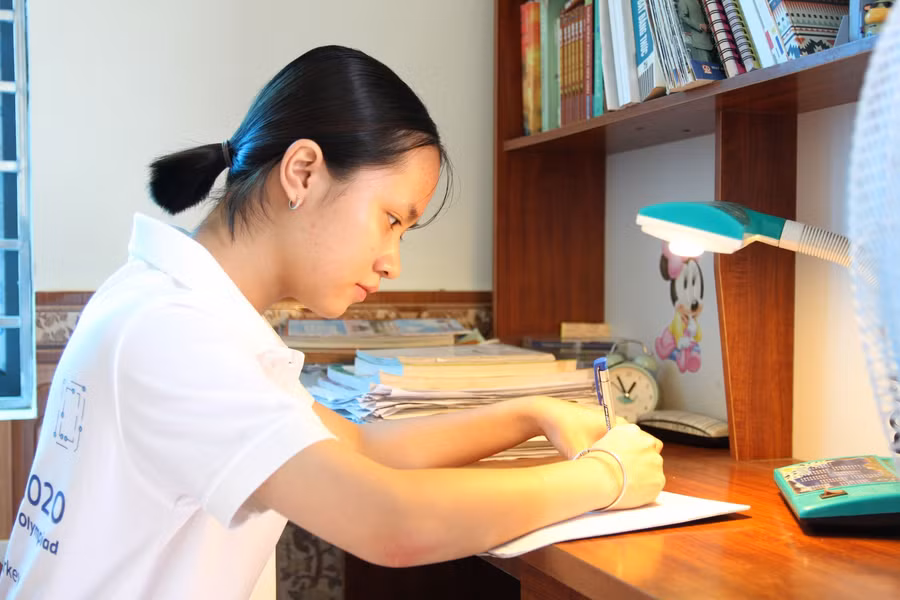 Nữ sinh xuất sắc giành HCV Olympic Hóa học quốc tế năm 2020 với số điểm 91,12/100 và vinh dự được Chủ tịch nước tặng thưởng Huân chương Lao động hạng ba
