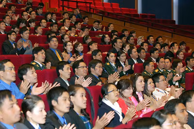 Các đoàn viên thanh niên trong buổi đối thoại.