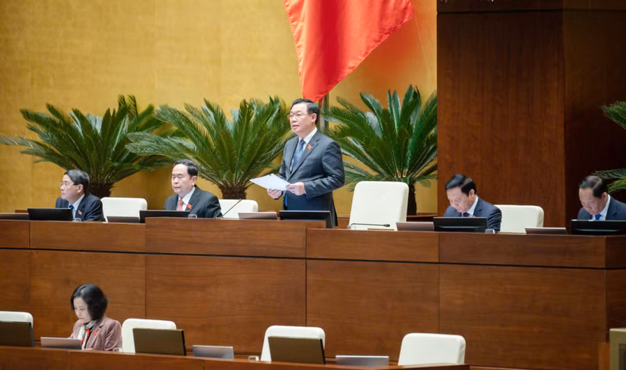 Chủ tịch Quốc hội Vương Đình Huệ chủ trì Phiên họp.