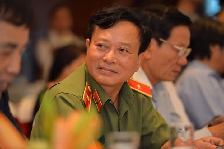 Nhà báo - thiếu tướng Phạm Hồng Thái: Lão nông cặm cụi trên cánh đồng chữ - Ảnh 1. Nhà báo - thiếu tướng Phạm Hồng Thái: Lão nông cặm cụi trên cánh đồng chữ - Ảnh 1.