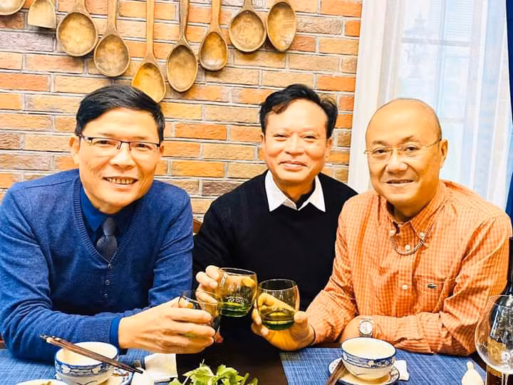 Nhà báo - thiếu tướng Phạm Hồng Thái: Lão nông cặm cụi trên cánh đồng chữ - Ảnh 2. Nhà báo - thiếu tướng Phạm Hồng Thái: Lão nông cặm cụi trên cánh đồng chữ - Ảnh 2.