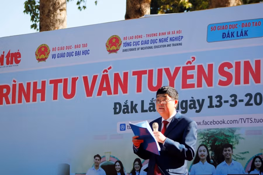 Giám đốc Sở GD&amp;ĐT Phạm Đăng Khoa phát biểu khai mạc ngày tư vấn tuyển sinh, hướng nghiệp 2021 tại Đắk Lắk.