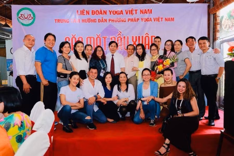 Các hội viên liên đoàn yoga Việt Nam tại buổi gặp mặt