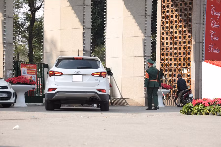 Trước đó, TP Hà Nội dự định bắn pháo hoa ở cả 30 quận, huyện nhưng kế hoạch thay đổi do dịch COVID-19. Điểm bắn pháo hoa duy nhất cũng không phải Hồ Gươm như nhiều người dự đoán mà là ở Công viên Thống Nhất. Ảnh: Lao Động