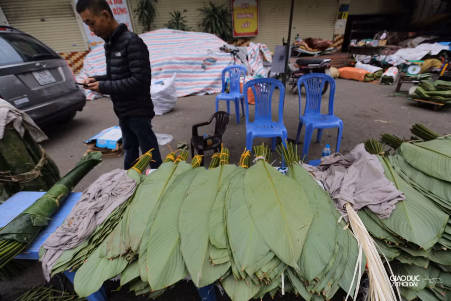 Một tiểu thương cho rằng, cuộc sống hiện đại khiến nhiều gia đình mua bánh chứ không tự làm khiến lượng khách mua sụt giảm mạnh.