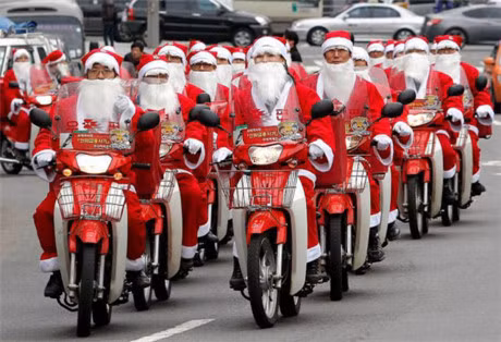 Giang sinh 2016: Muon kieu bien hinh doc dao cua ong gia Noel - Anh 5