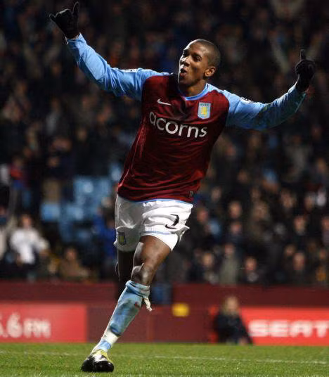 Nếu chuyển sang Tottenham, Ashley Young sẽ được tham dự Champions League. 