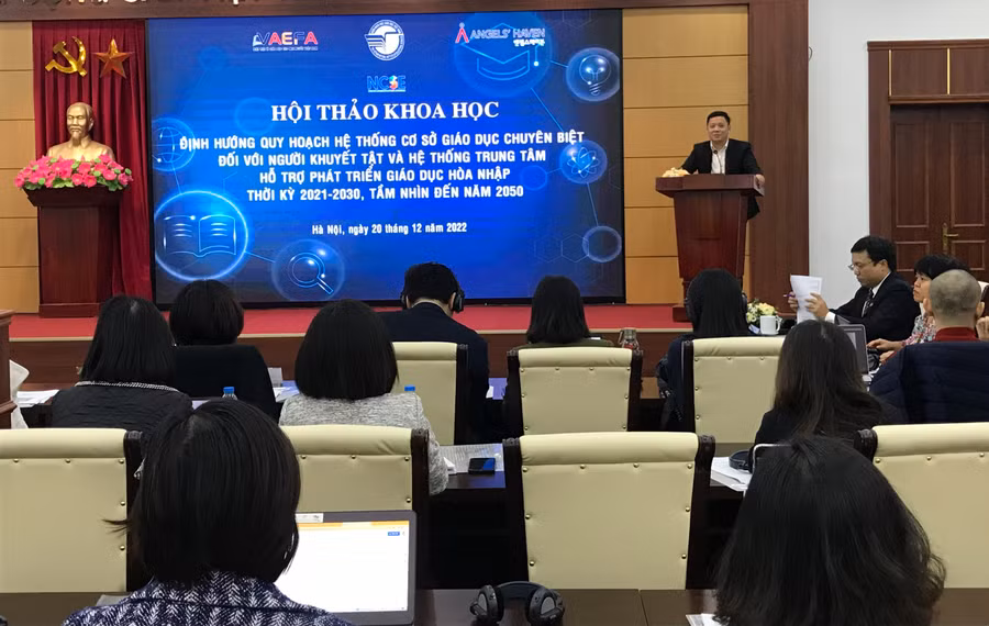 GS.TS Lê Anh Vinh phát biểu khai mạc Hội thảo.