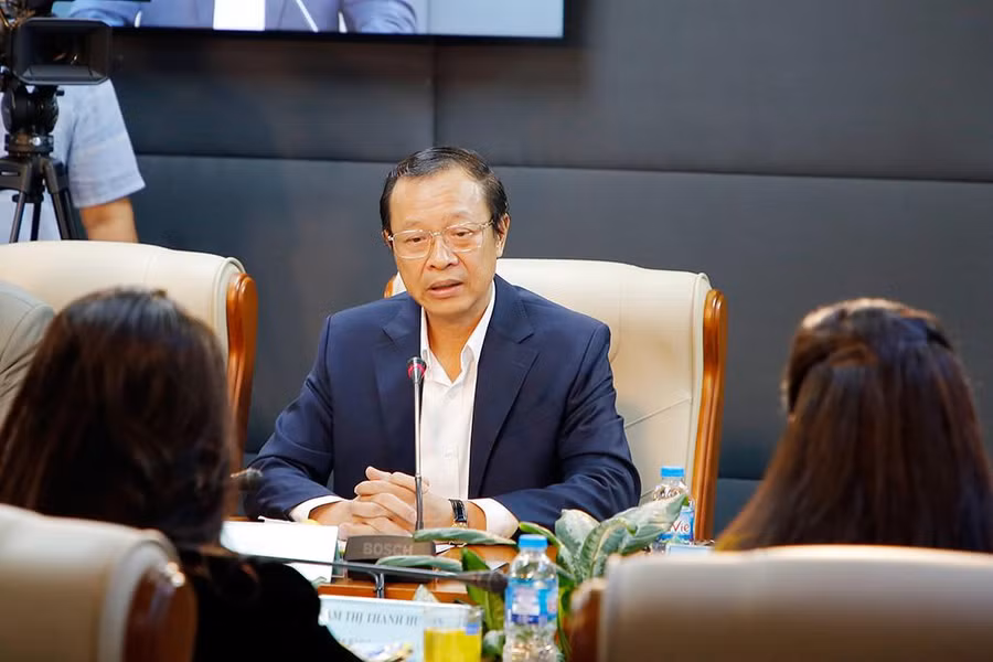 Thứ trưởng Bộ GD&amp;ĐT Phạm Ngọc Thưởng tham dự buổi Tọa đàm.