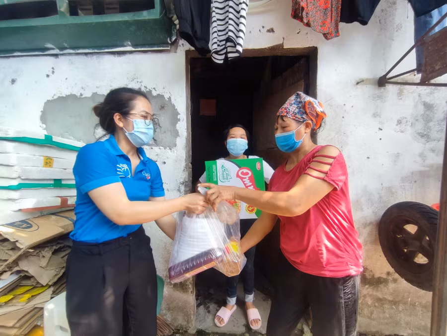 Phó Bí thư Quận đoàn Ba Đình Nguyễn Thị Thanh Phượng cho biết, đây là sáng kiến rất ý nghĩa của thanh niên Công an Thủ đô. Nó thiết thực và là những tình cảm quý trong lúc này...