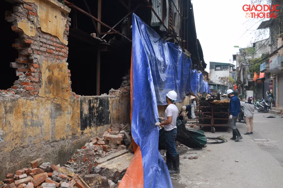 Toàn bộ khu vực bị cháy sau 7 ngày, đến ngày hôm nay mới tiến hành quây quạt.