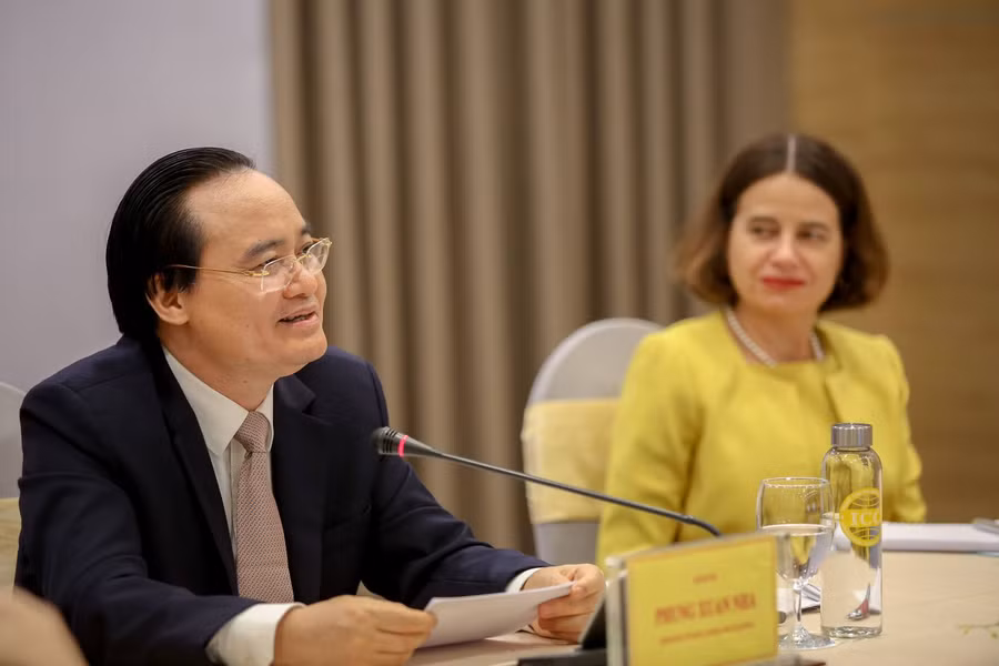 Bộ trưởng Phùng Xuân Nhạ phát biểu tại hội thảo
