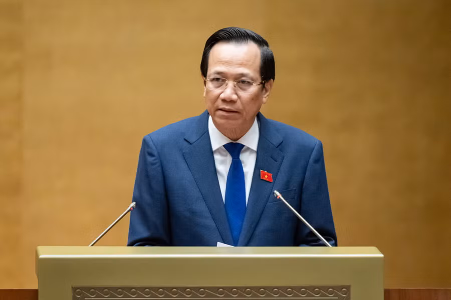 Bộ trưởng Bộ Lao động - Thương binh và Xã hội Đào Ngọc Dung báo cáo tại phiên làm việc sáng 22/5.