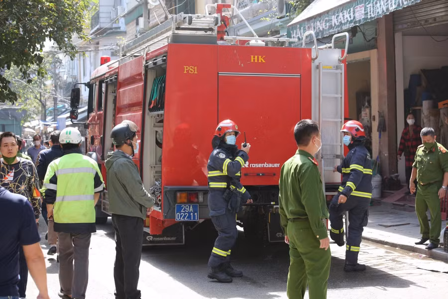 Ngay khi nhận được tin báo, lực lượng PCCC đã có mặt tại hiện trường để tiến hành dập lửa.