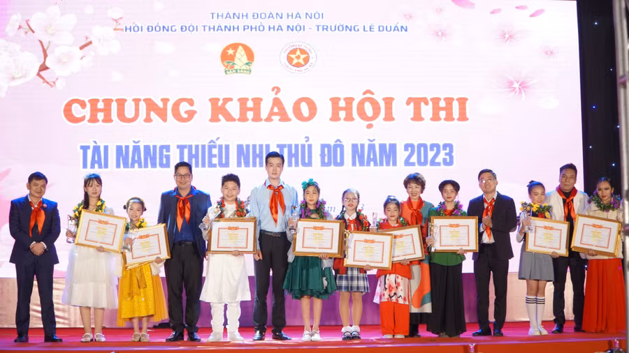 Hội thi năm nay được tổ chức qua 2 vòng: Sơ khảo và Chung khảo. Vòng Sơ khảo được tổ chức vào ngày 25/12/2022 với sự tham gia của 28 quận, huyện, thị xã trên địa bàn thành phố và Câu lạc bộ Cán bộ Đội Hà Nội.