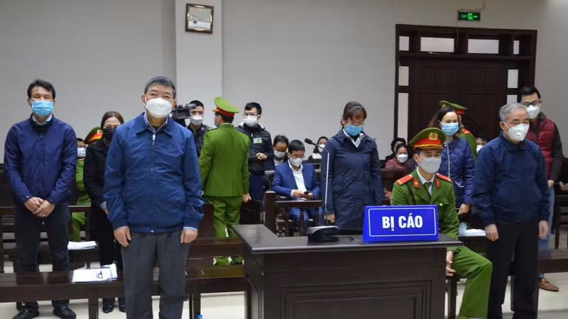 Các bị cáo tại phiên toà xét xử. Ảnh: Pháp luật Việt Nam.