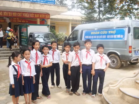 "Đồng sẻ chia với những ngôi trường gian nan sau bão lũ"