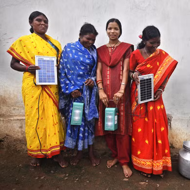 The barefoot solar engineers, Talsa Miniaka, Pulka Wadeka, Minakshi Diwan, and Bundei Hidreka, live in Tinginapu, in the Eastern Ghats of Orissa. They now have a contract to build 3000 solar-powered lanterns for schools and other institutions and they are training other people in the community