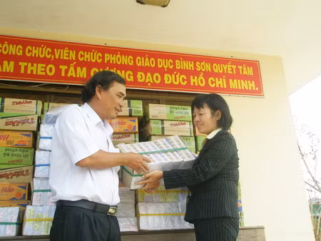Báo Giáo dục và Thời đại thực hiện chương trình cứu trợ tại Bình Sơn-Quảng Ngãi