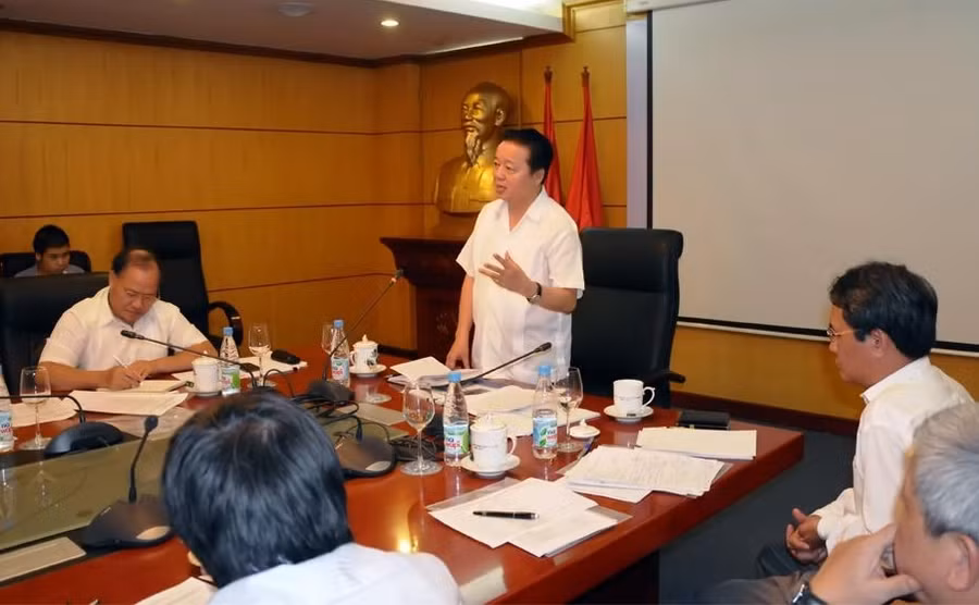 Bộ trưởng Trần Hồng Hà phát biểu tại cuộc họp