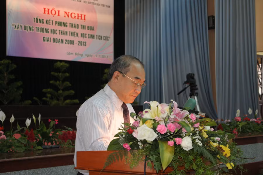 Thứ trưởng Nguyễn Vinh Hiển báo cáo tại Hội nghị Thứ trưởng Nguyễn Vinh Hiển báo cáo tại Hội nghị