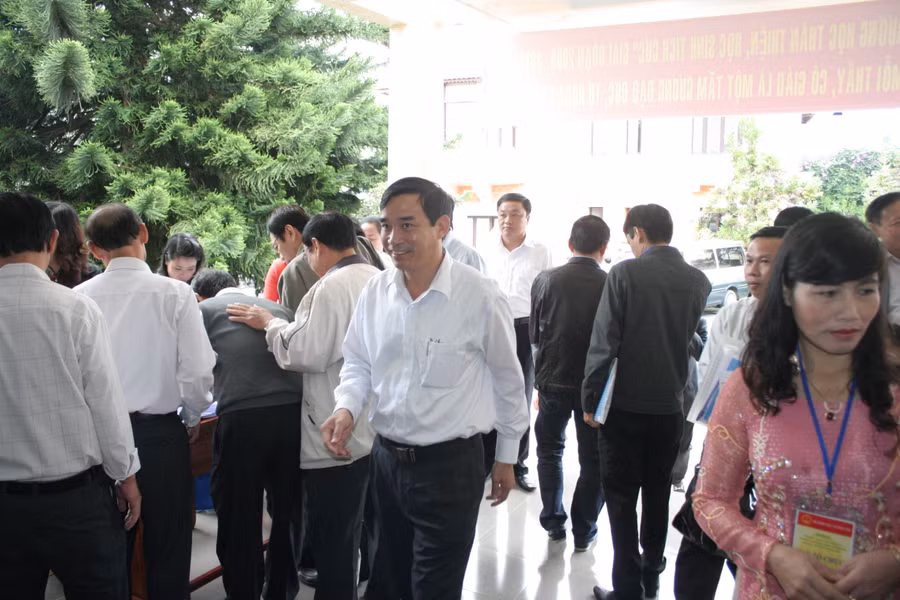 Các đại biểu đến tham dự Hội nghị Các đại biểu đến tham dự Hội nghị