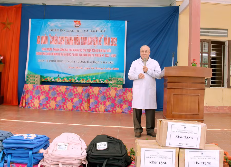 Bác sĩ Nguyễn Văn Khương - Nguyên Giảng viên Đại học Y Hà Nội.