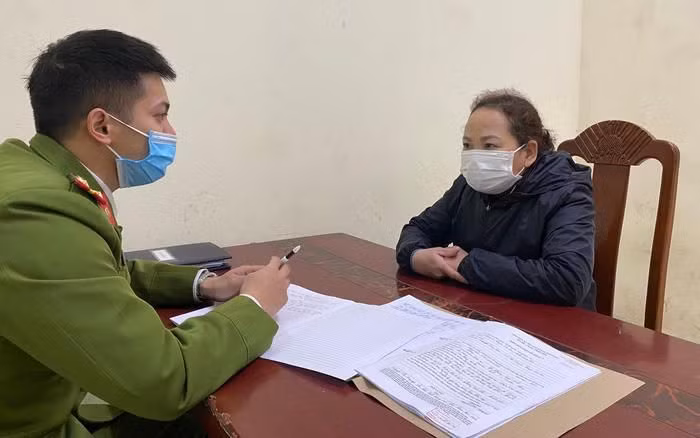 Đối tượng Nguyễn Thị Nguyệt tại cơ quan công an.