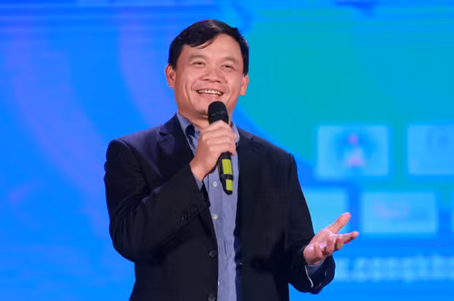 Shark Phú chia sẻ tại Ngày hội Shark Phú chia sẻ tại Ngày hội