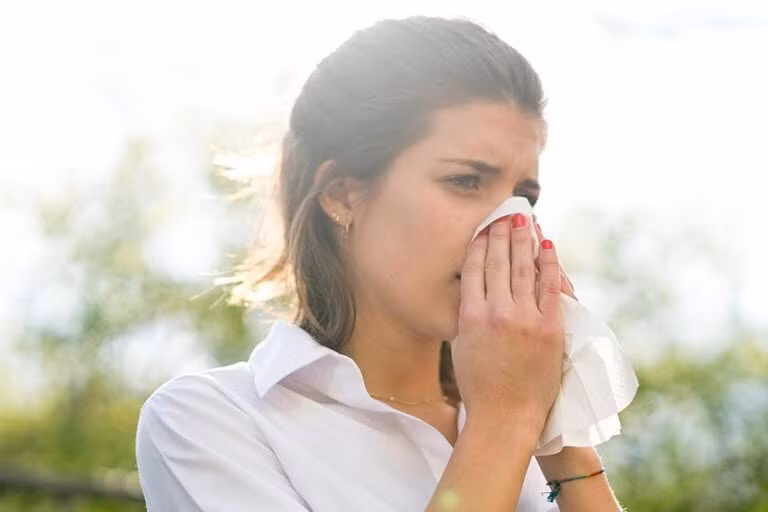 Viêm mũi dị ứng thường gây ngứa mắt, ngứa mũi