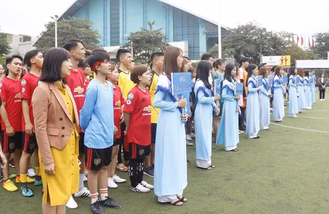 22 đội bóng đến từ 11 liên chi đoàn khoa. 22 đội bóng đến từ 11 liên chi đoàn khoa.